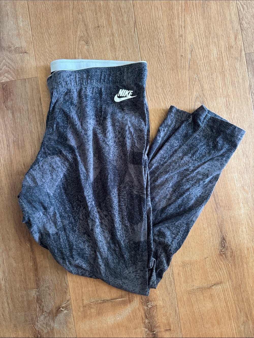 XL Nike women’s Heather Charcoal Gray Performance Leggings